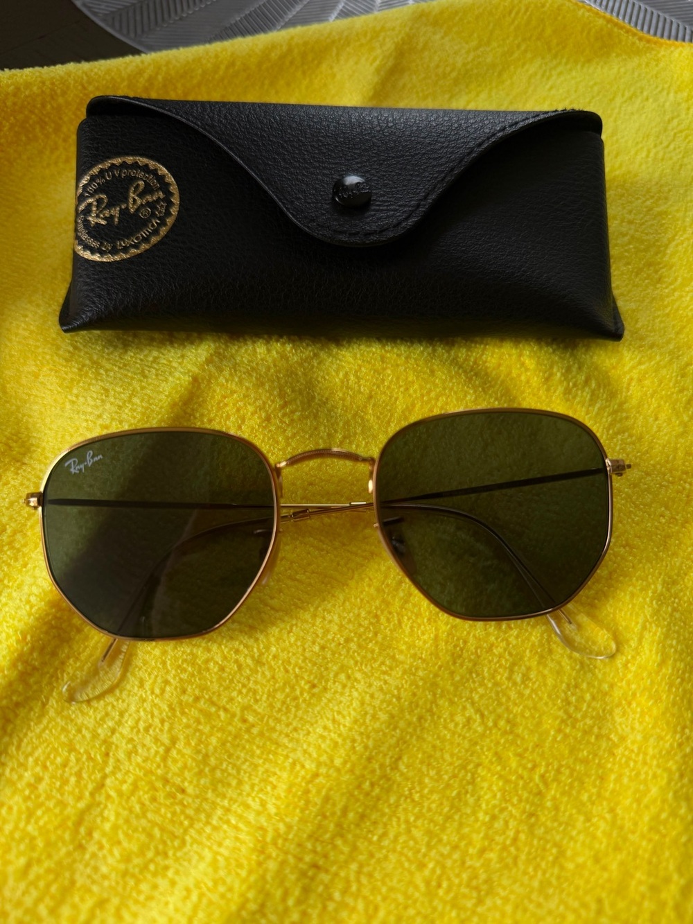 Ray-Ban Men’s Gold Frame hexagonal Sunglasses with Green Lenses and Black Case